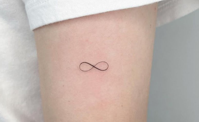 100 opções de tatuagem de infinito para uma arte eterna