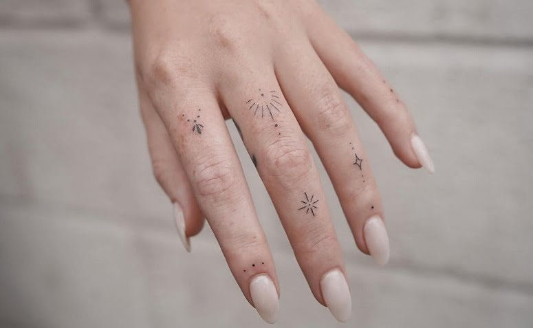 70 fotos de tatuagem no dedo cheias de atitude para te inspirar