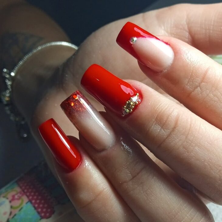 unhas vermelhas com glitter 68