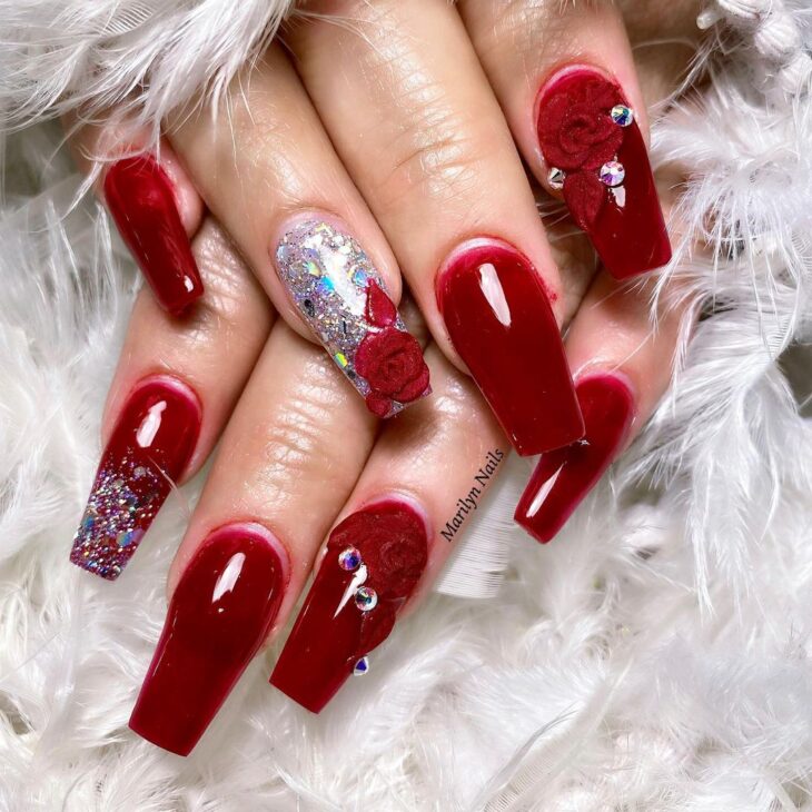 unhas vermelhas com glitter 91