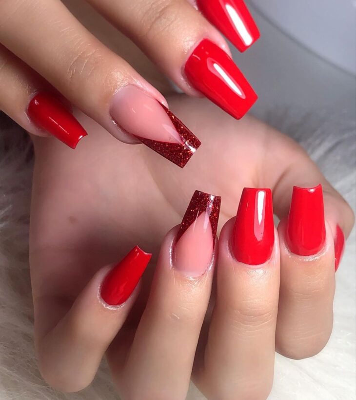 unhas vermelhas com glitter 105
