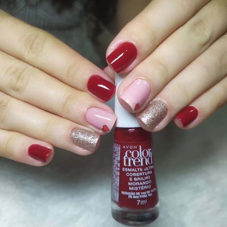 unhas vermelhas com glitter 121