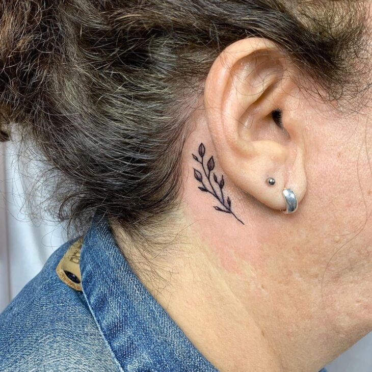 tatuagem atrás da orelha 51
