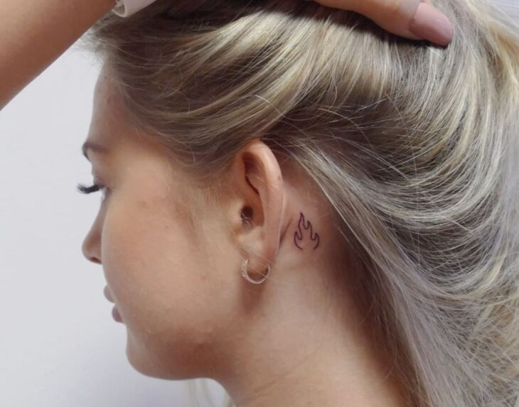 tatuagem atrás da orelha 26
