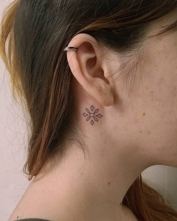 tatuagem atrás da orelha 132