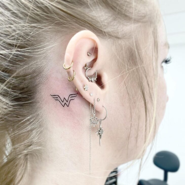 tatuagem atrás da orelha 151
