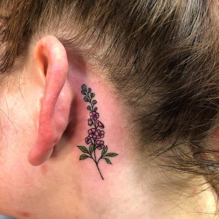 tatuagem atrás da orelha 70