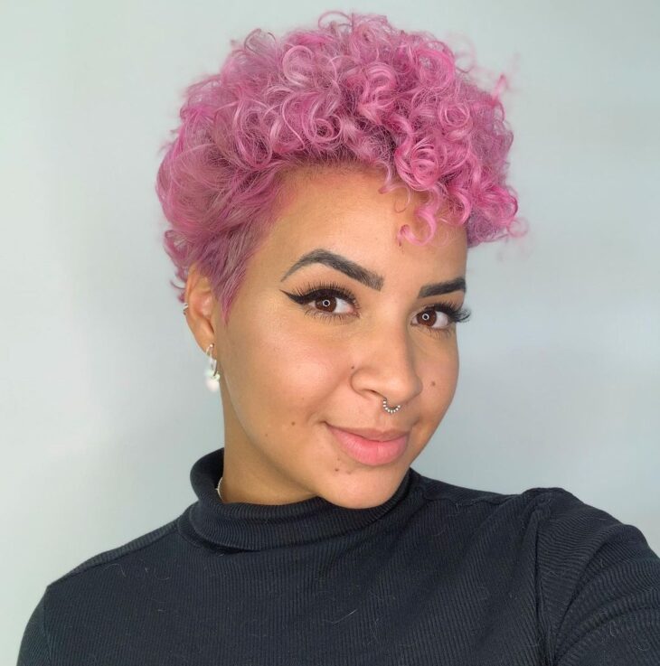 cabelo cacheado rosa 4