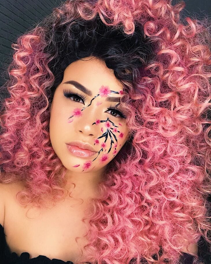 cabelo cacheado rosa 50