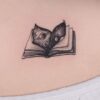 80 ideais de tatuagem de livros para os amantes de leitura