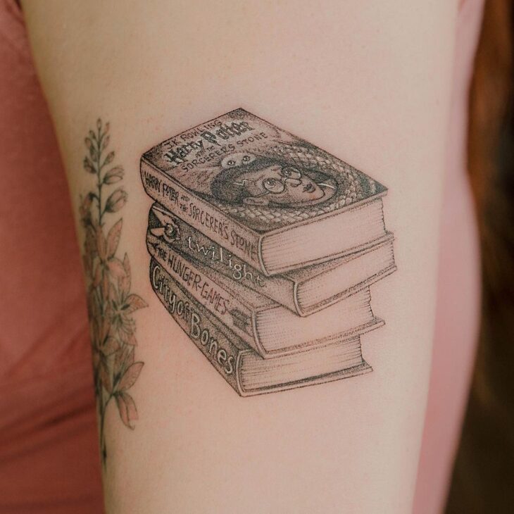 tatuagem de livros 88