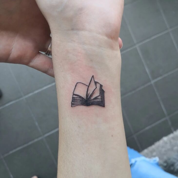 tatuagem de livros 154