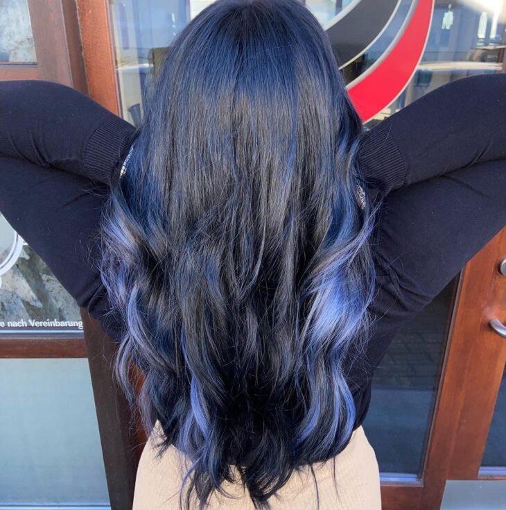 cabelo azul-escuro 70