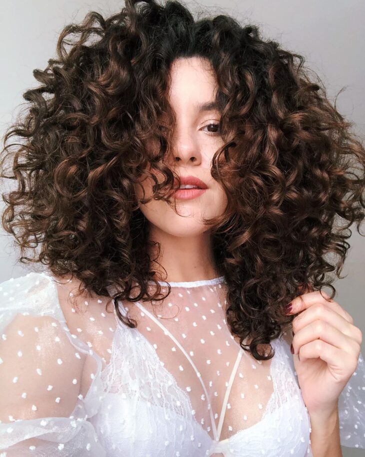 cabelo médio com franja 77