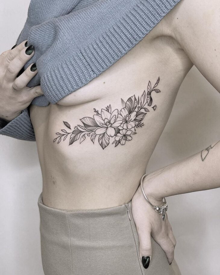 Tatuagem na costela: 70 modelos para ajudar na sua decisão