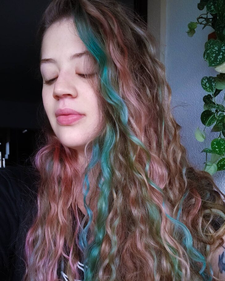 cabelo azul nas pontas