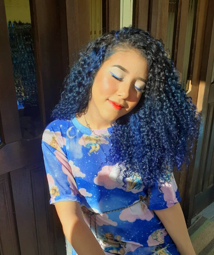 cabelo azul nas pontas 79