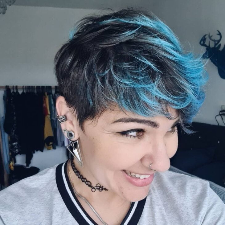 cabelo azul nas pontas