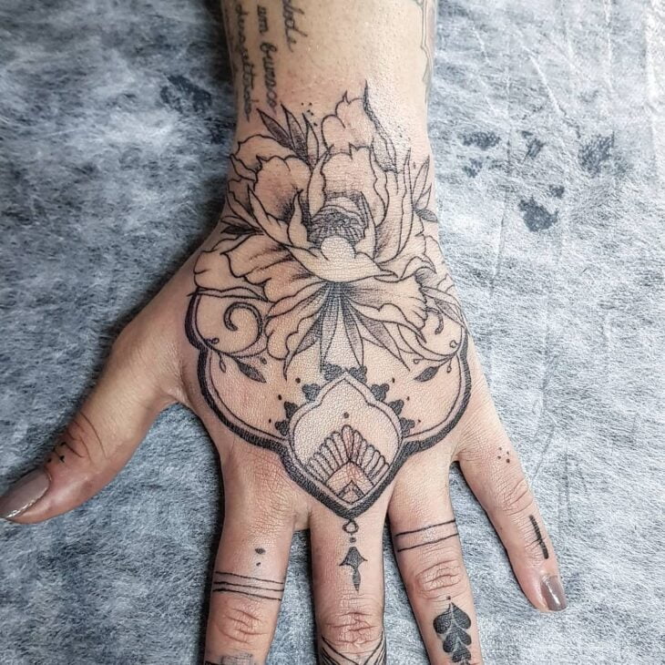 tatuagem na mão 42