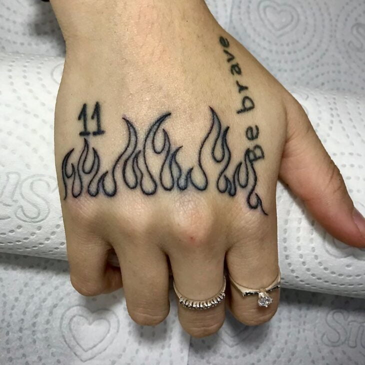 tatuagem na mão 44