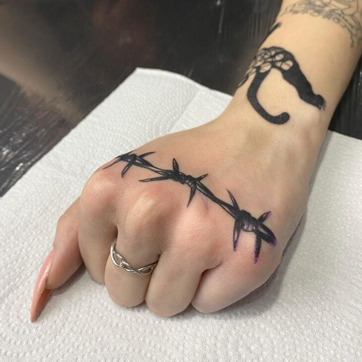 tatuagem na mão 85