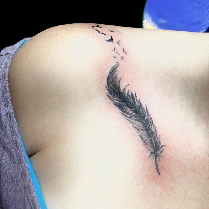 tatuagem feminina no braço 302