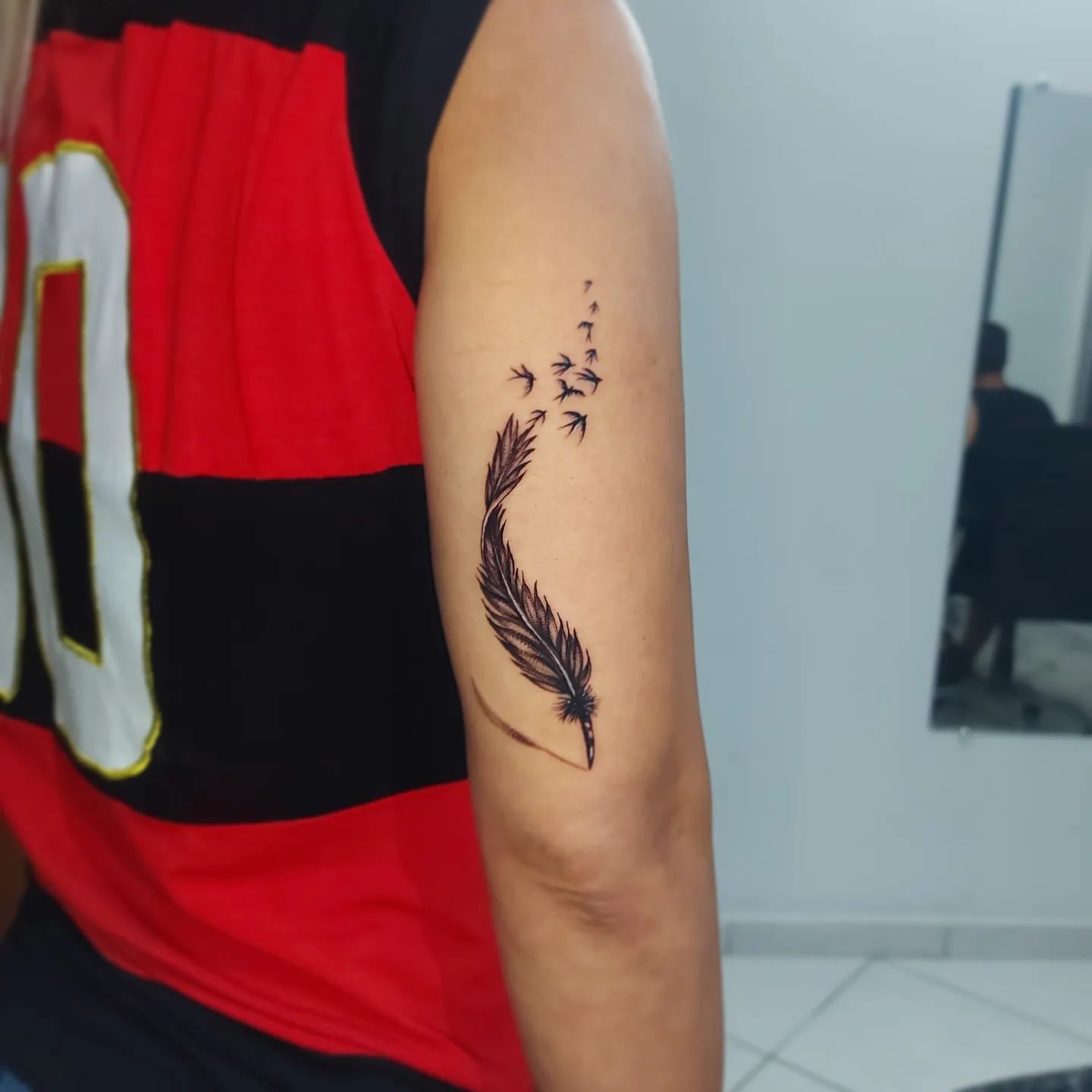 tatuagem feminina no braço 323