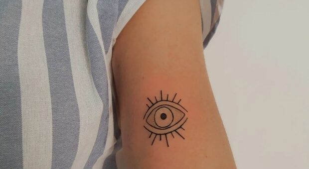 65 ideias de tatuagem de olho grego para uma arte mística na pele