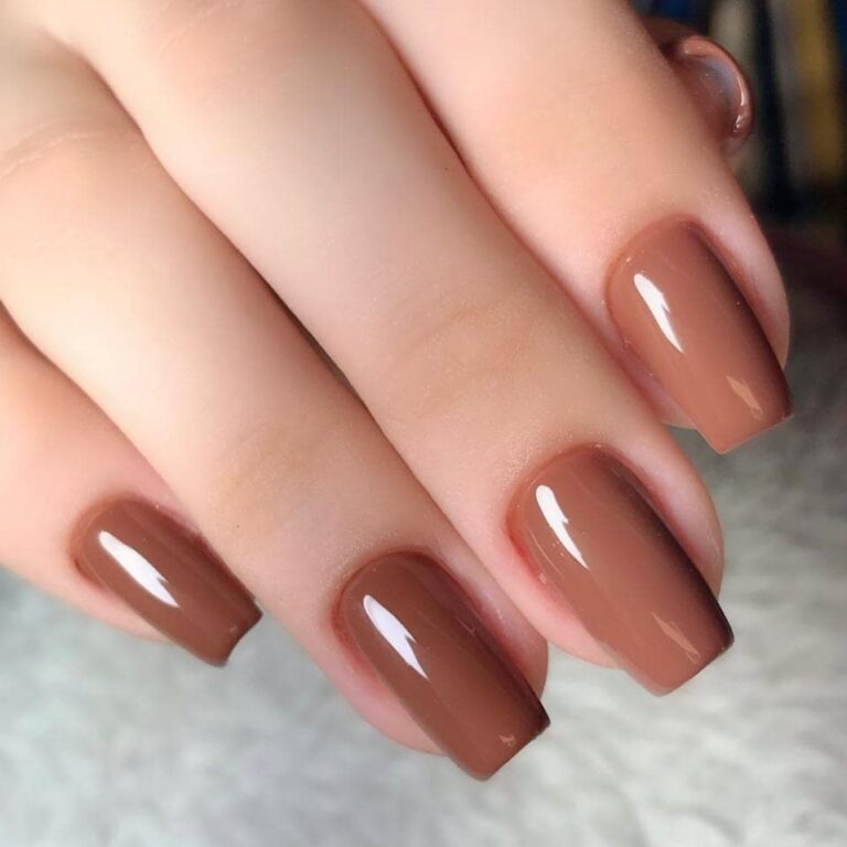 Unhas marrom: 40 ideias para fugir do comum com criatividade