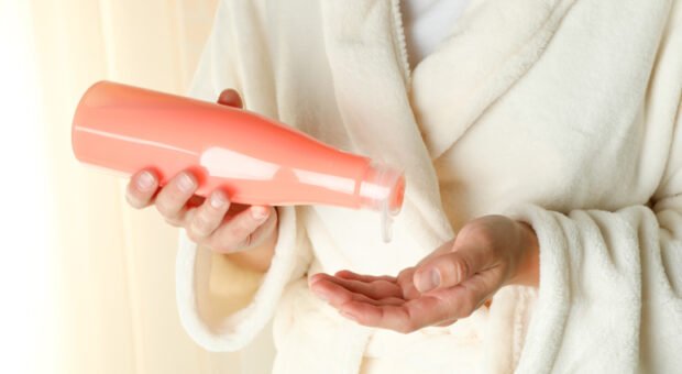 Especialista aponta os benefícios do shampoo sem sulfato para a saúde dos fios
