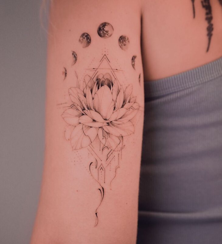 tatuagem de flor de lótus