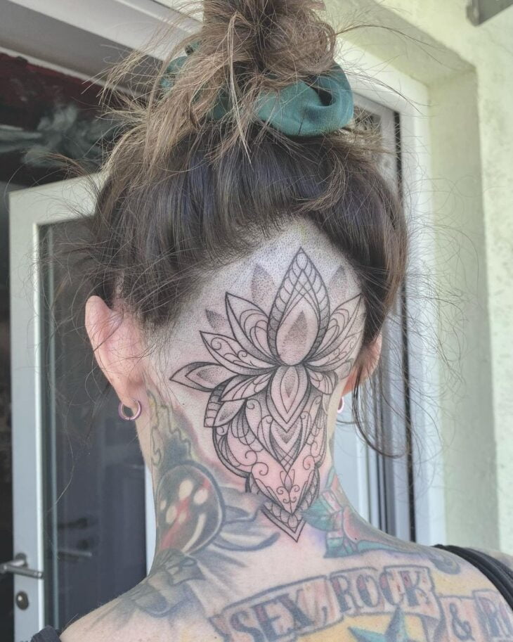tatuagem de flor de lótus 20
