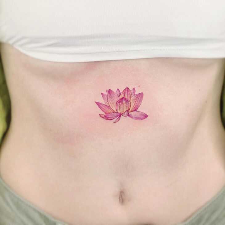 tatuagem de flor de lótus