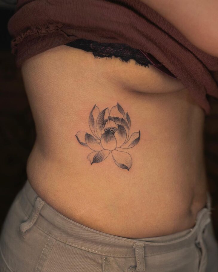 tatuagem de flor de lótus