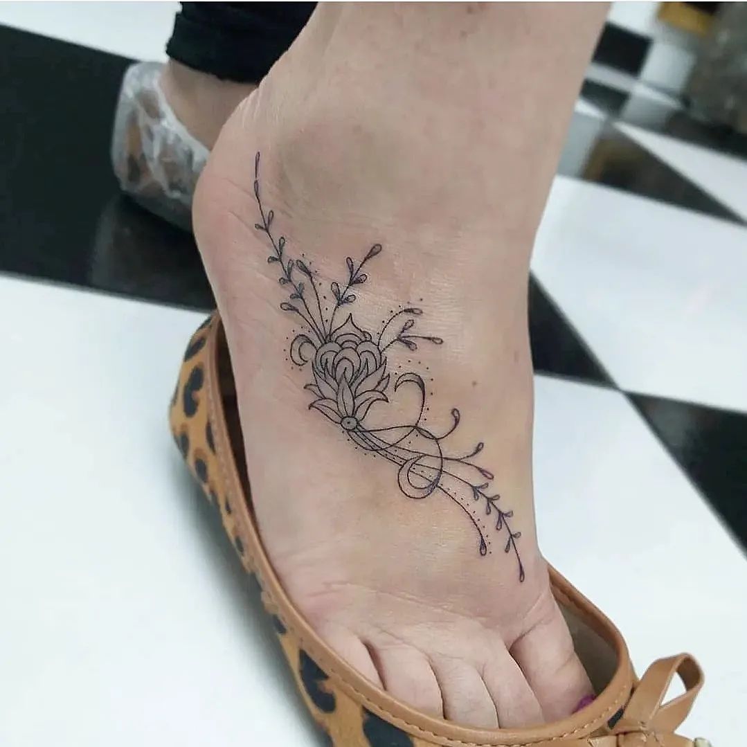 tatuagem no pé 39