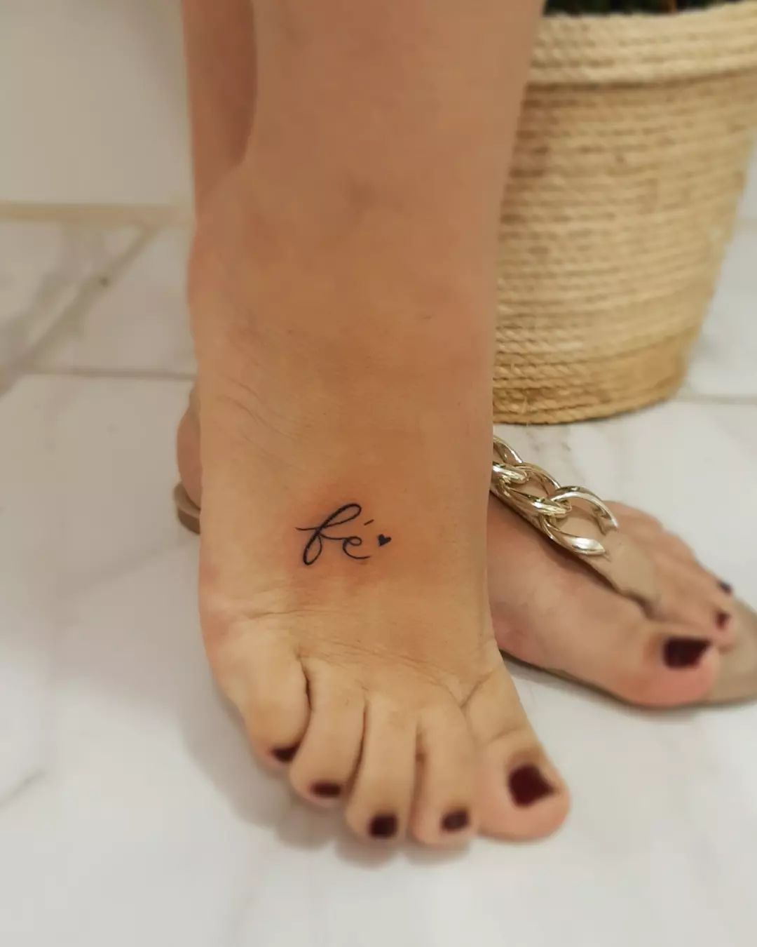 tatuagem no pé 211