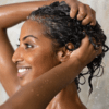 Shampoo antirresíduos: além de limpeza profunda, ele causa polêmica