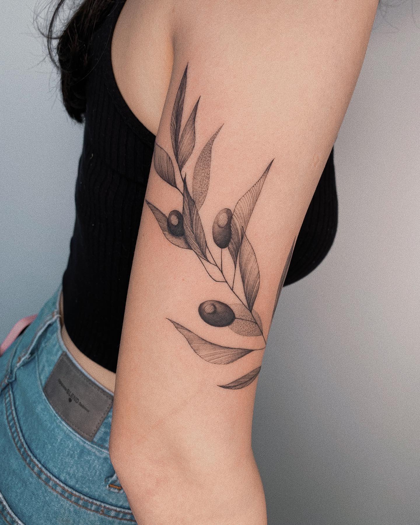 Tatuagem feminina delicada 107