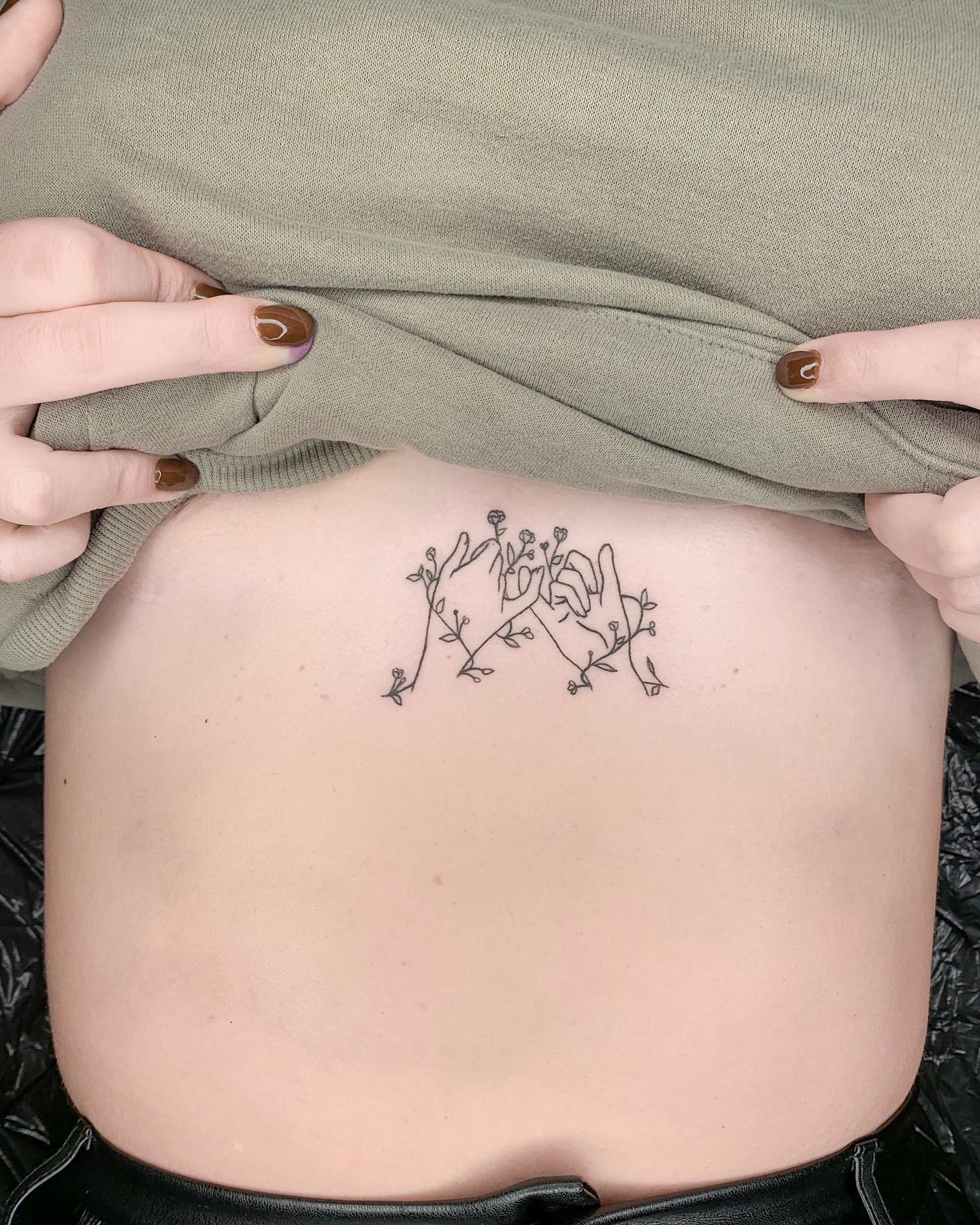 tatuagem feminina na barriga