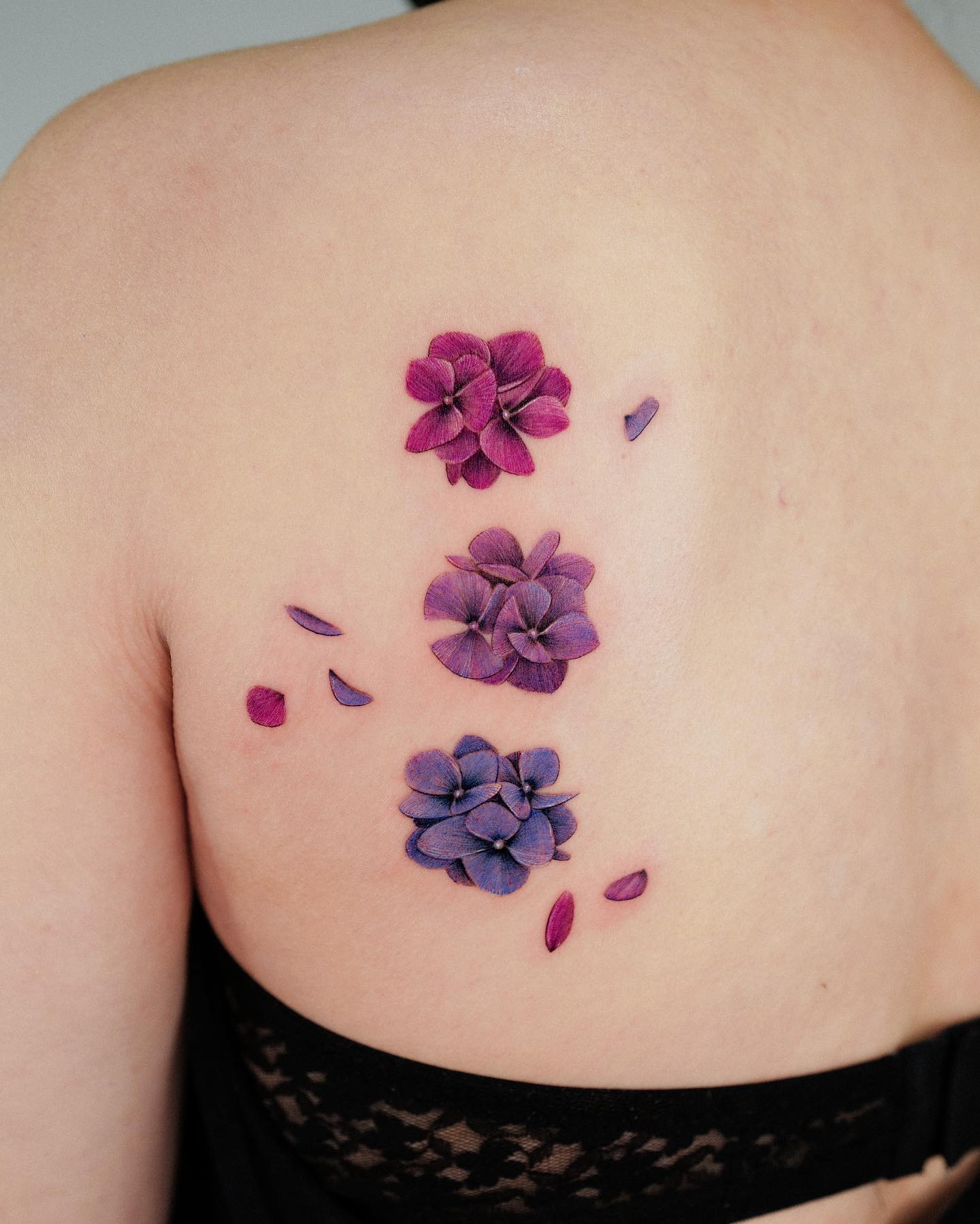 tatuagem de flor hortênsia