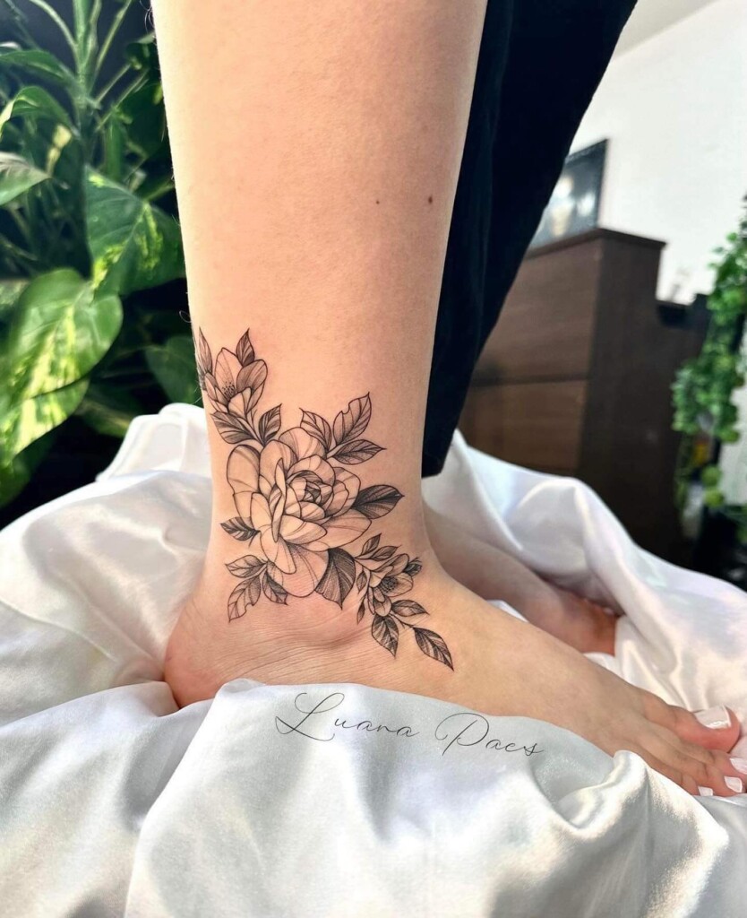 tatuagem feminina flores