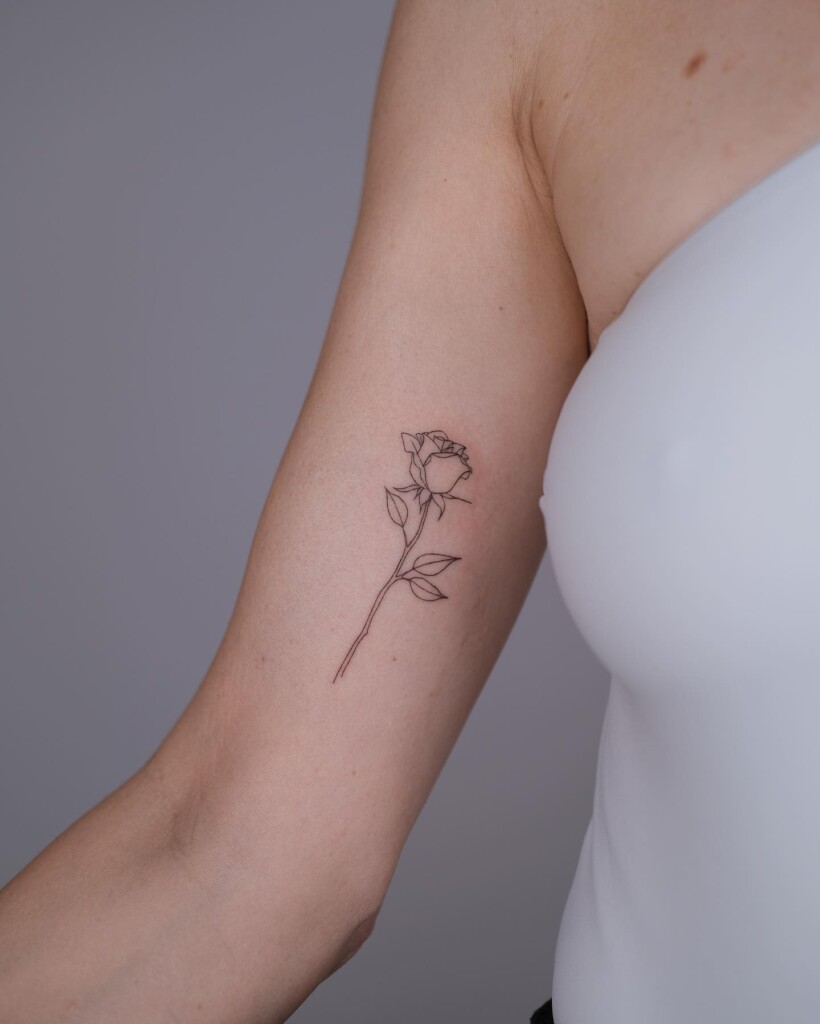tatuagem flor feminina