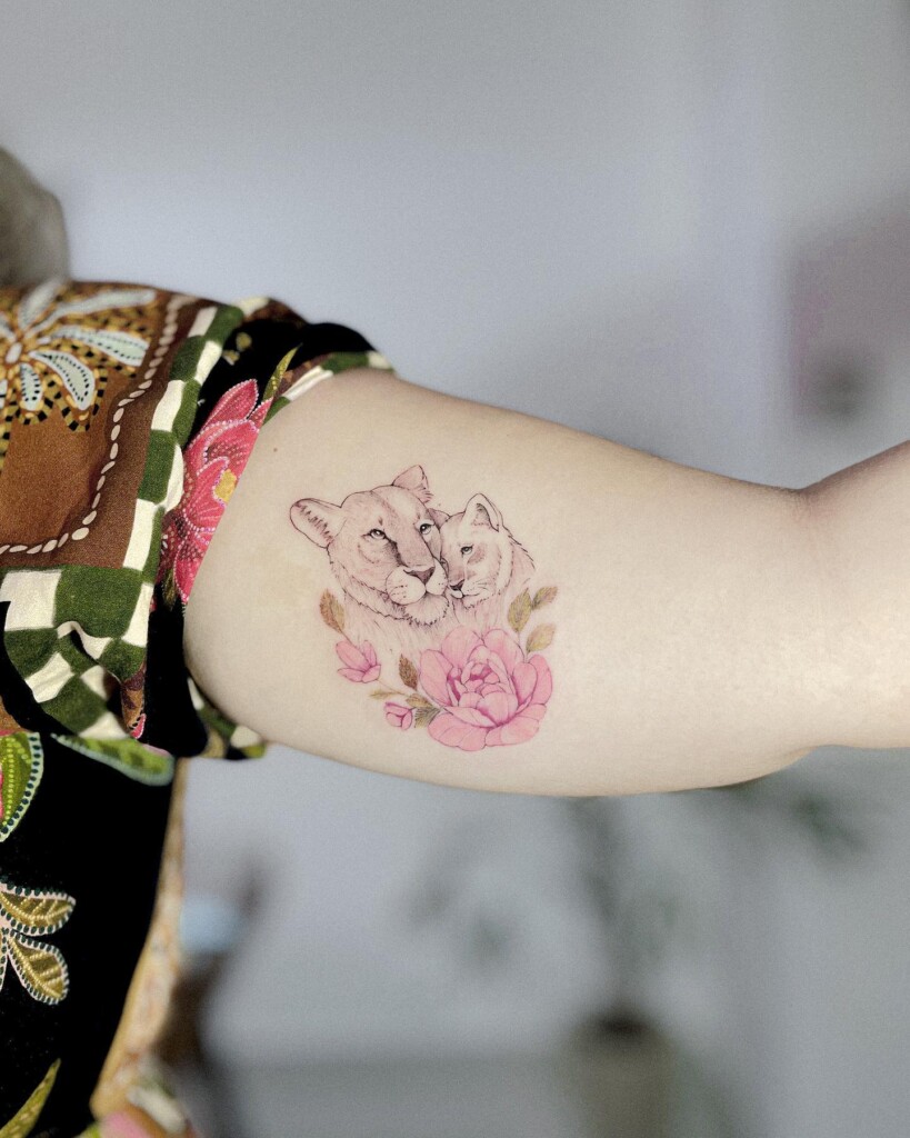 tatuagem feminina leoa