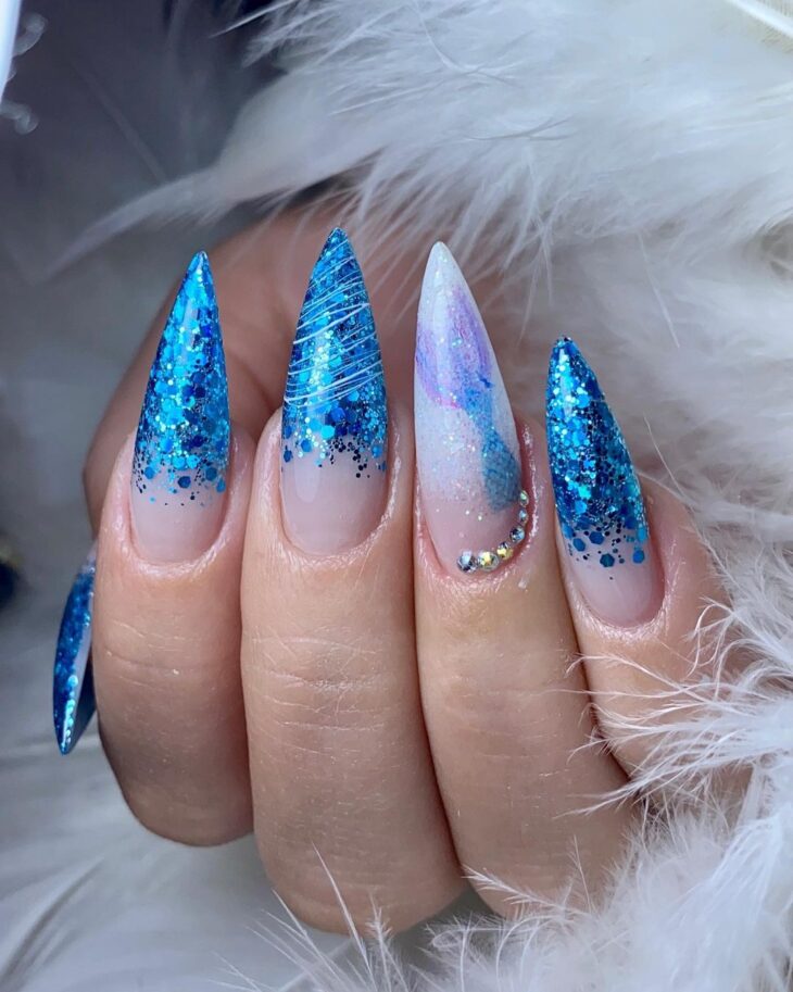 unhas encapsuladas com glitter 50