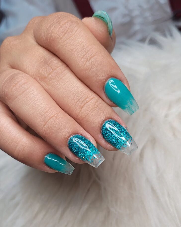 unhas encapsuladas com glitter 54