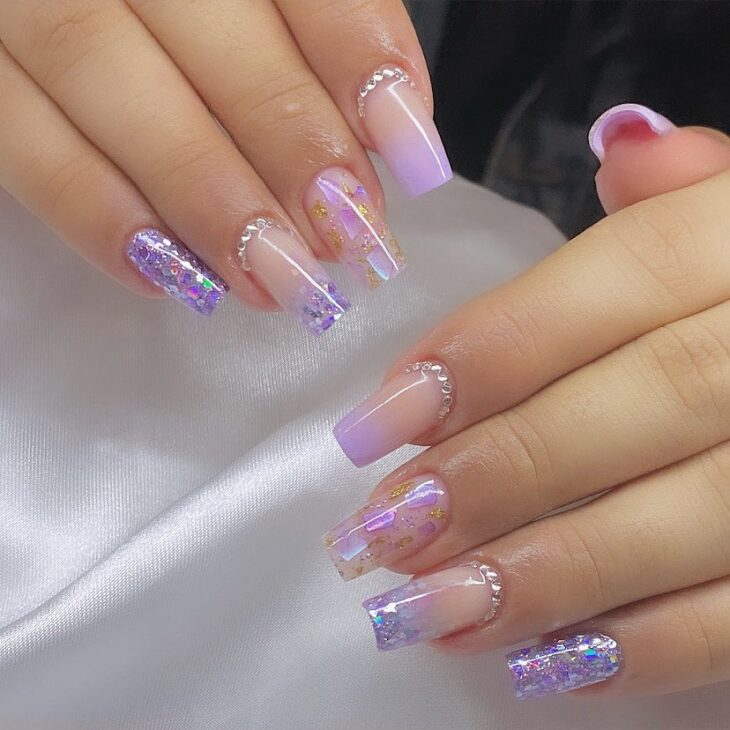 unhas encapsuladas com glitter 60