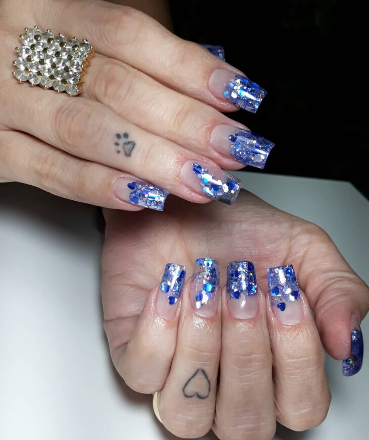 unhas encapsuladas com glitter 70