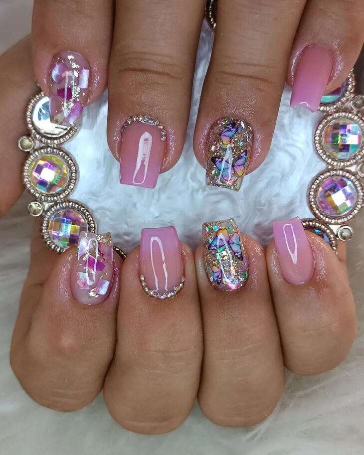 unhas encapsuladas com glitter 74