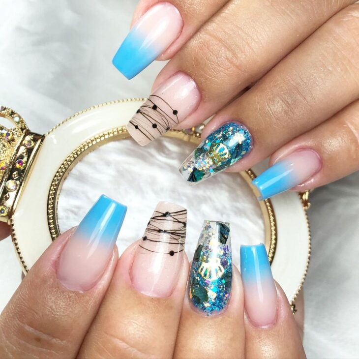 unhas encapsuladas com glitter 76