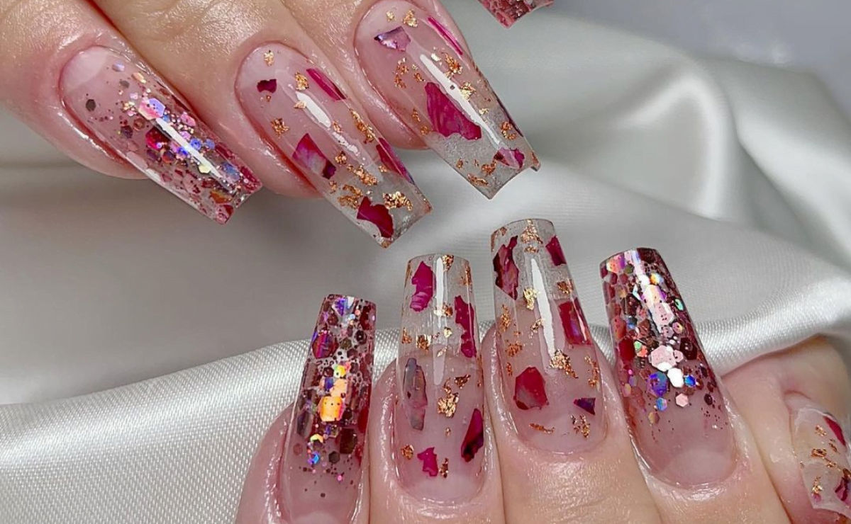 40 unhas encapsuladas com glitter para brilhar com elegância